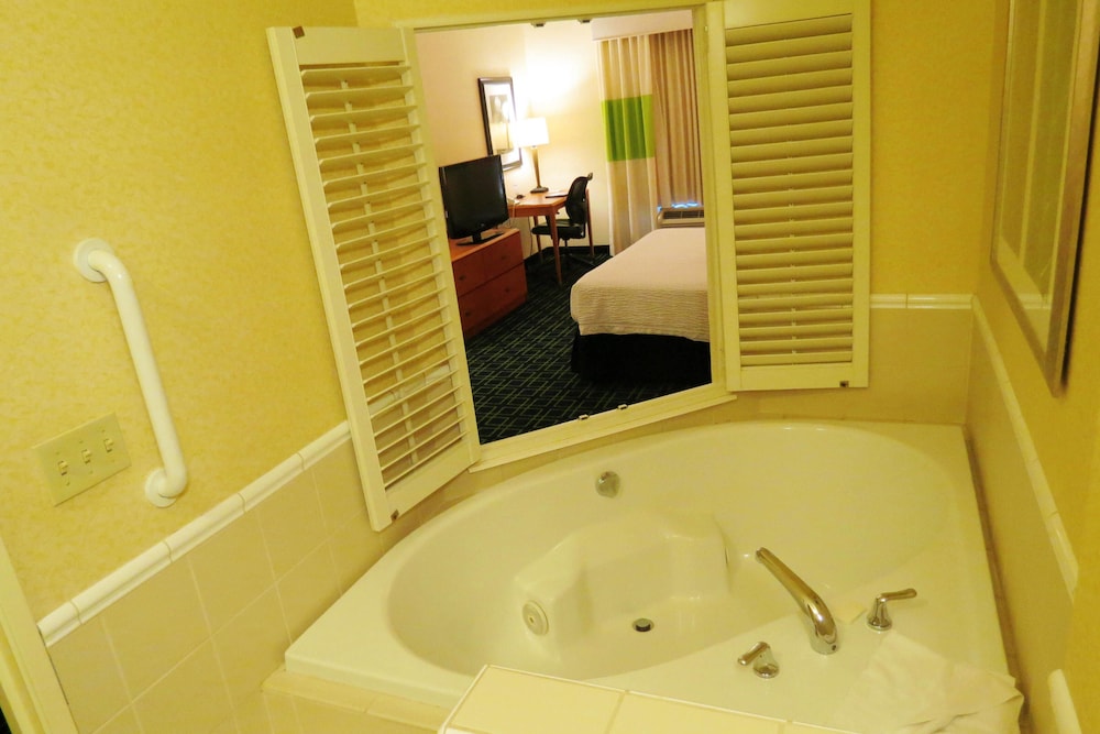 Fairfield Inn Suites By Marriott Mt Vernon Rend Lake 4/39