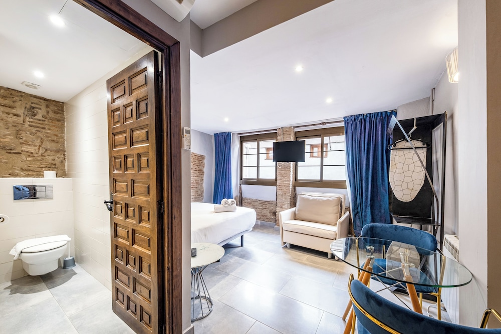 Ainb Picasso Corders Apartments 52/58