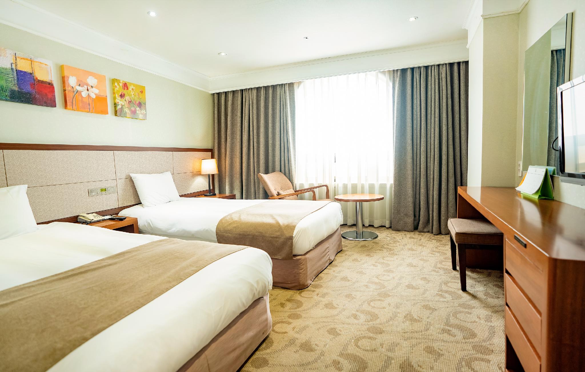 Essential, Twin Beds