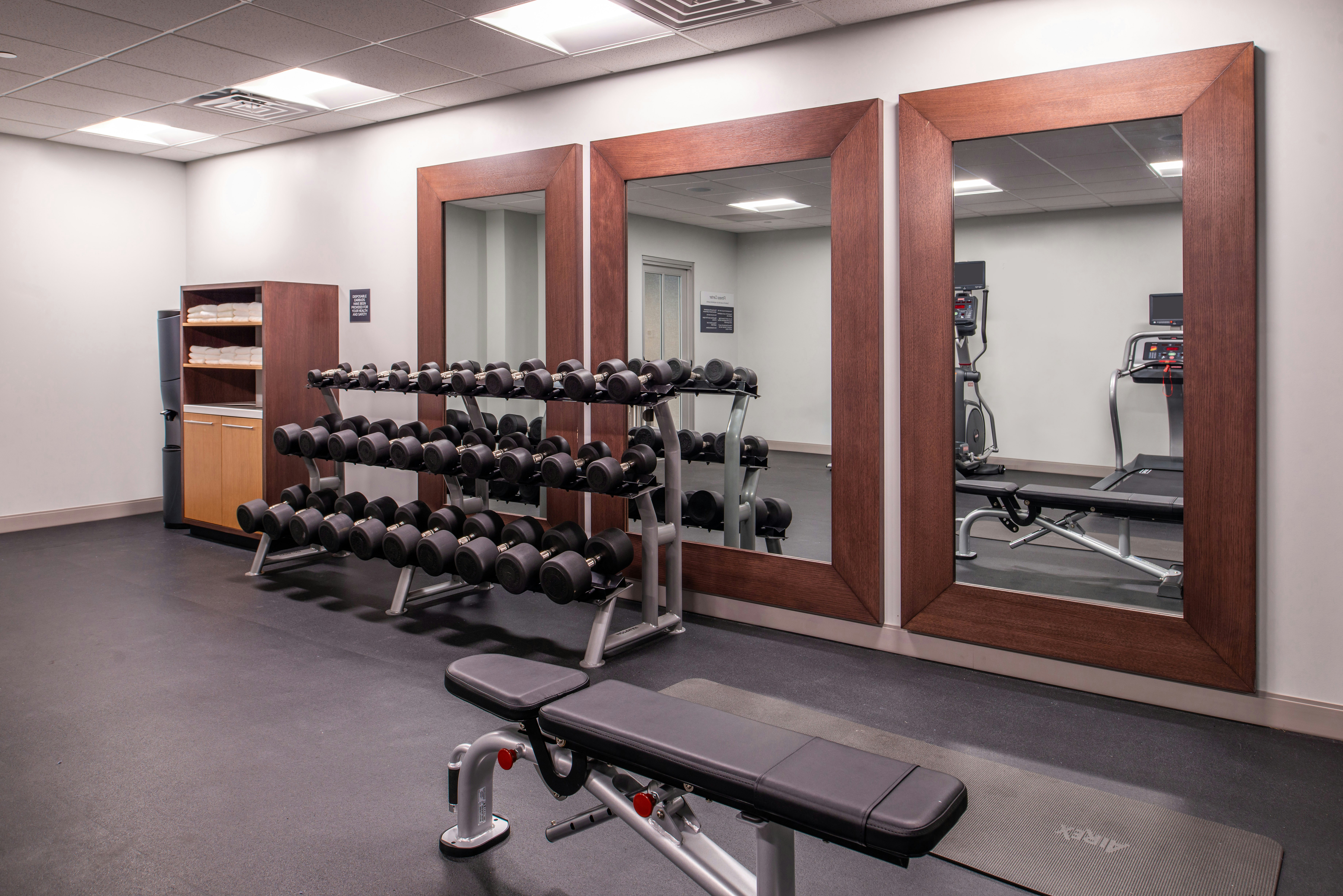 Hilton Garden Inn Kansas City Airport 24/51