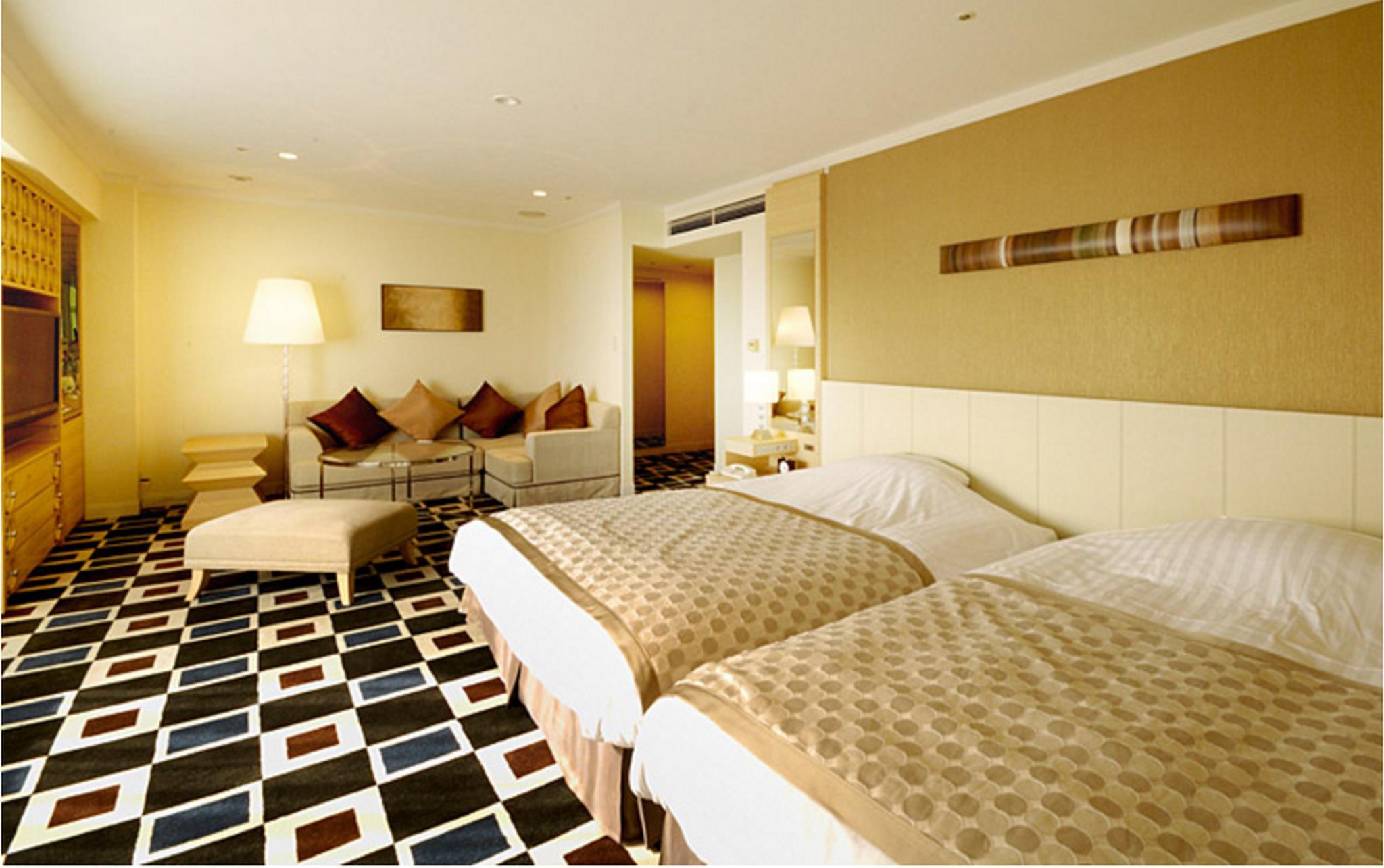 Deluxe, Twin Beds, Corner