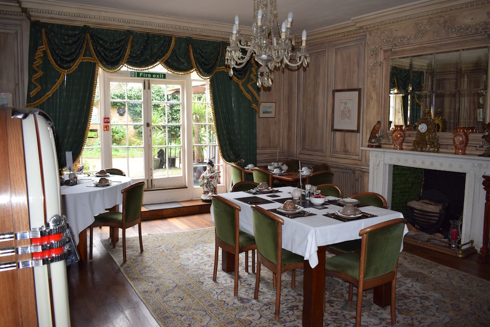 Harmondsworth Hall Guest House Heathrow 14/27