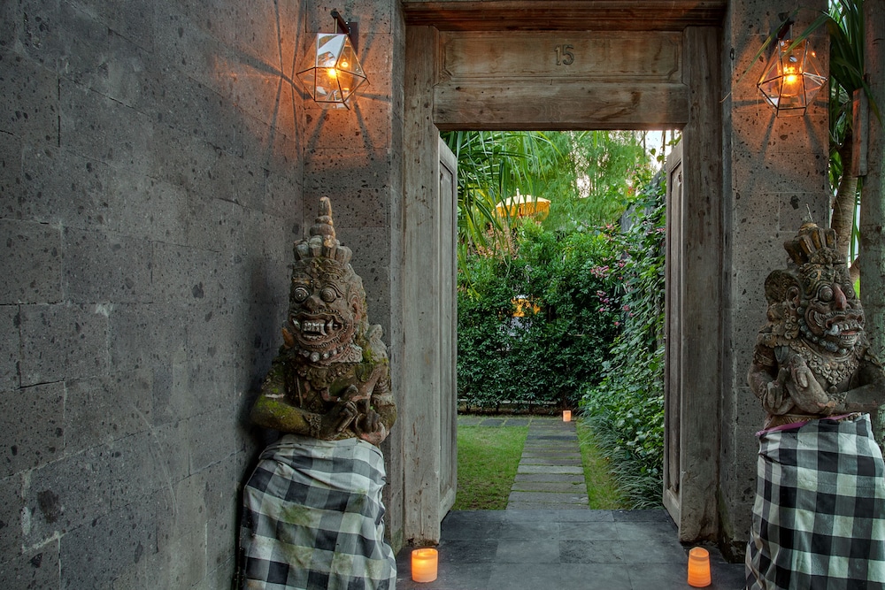 Room & Vespa 3 23/28