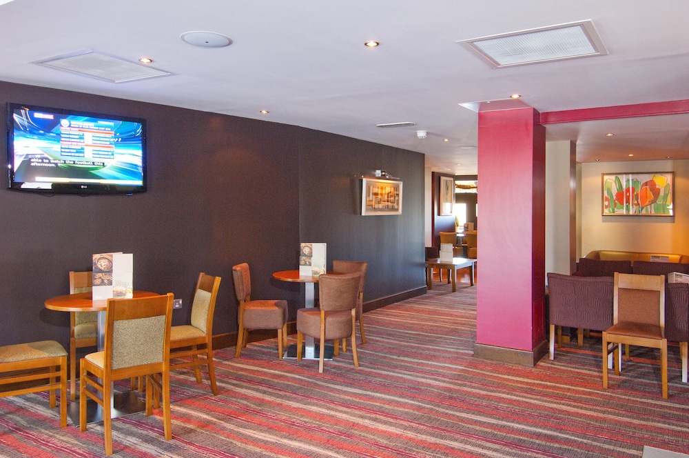 Premier Inn London Gatwick Airport Manor Royal 34/48