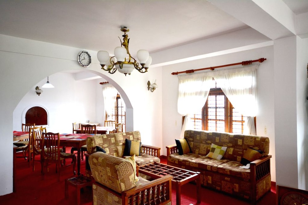 New Royal Mount Hotel 30/50