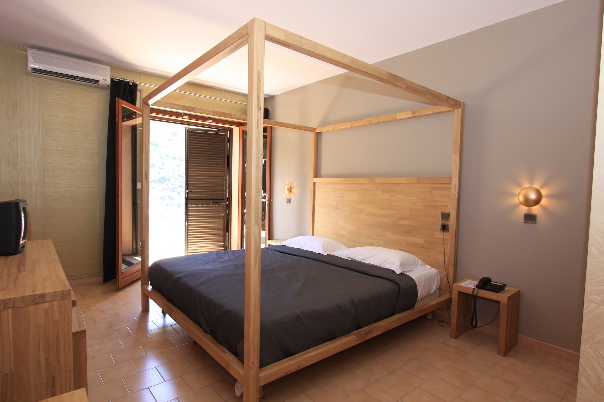 SUPERIOR, DOUBLE BED
