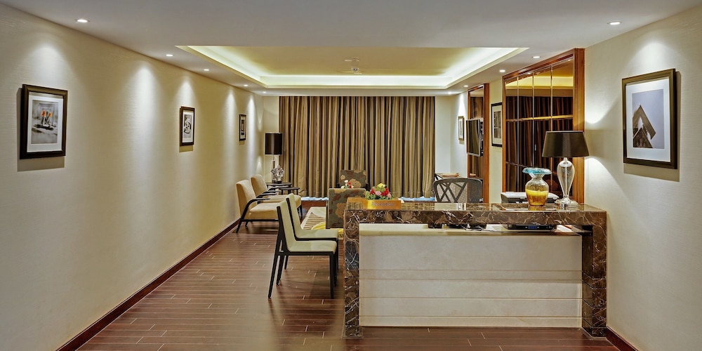 Sayaji Hotel 8/36