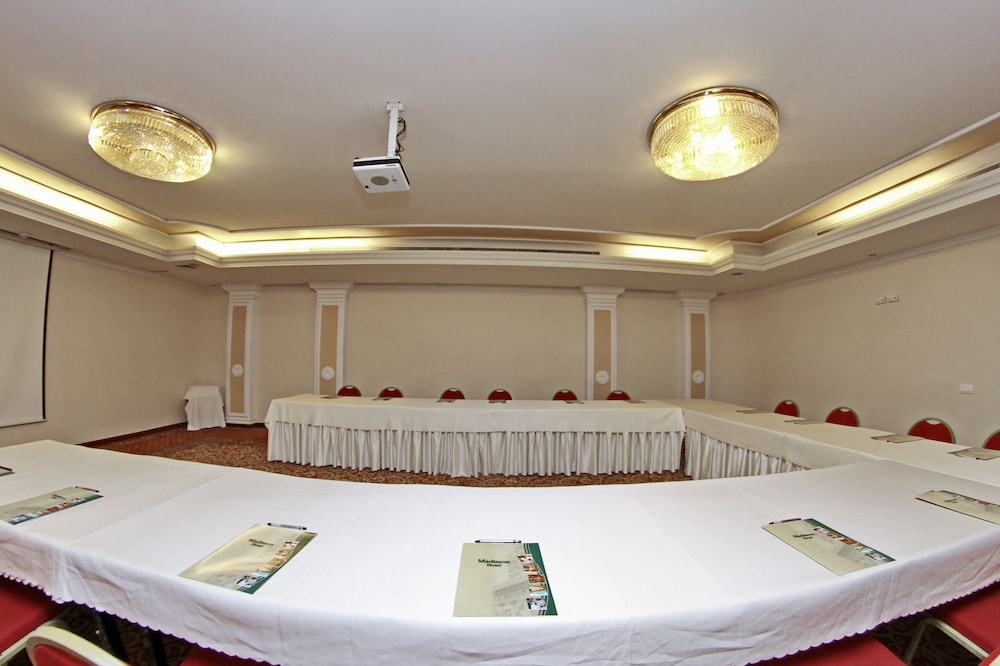 Madisson Hotel 10/60