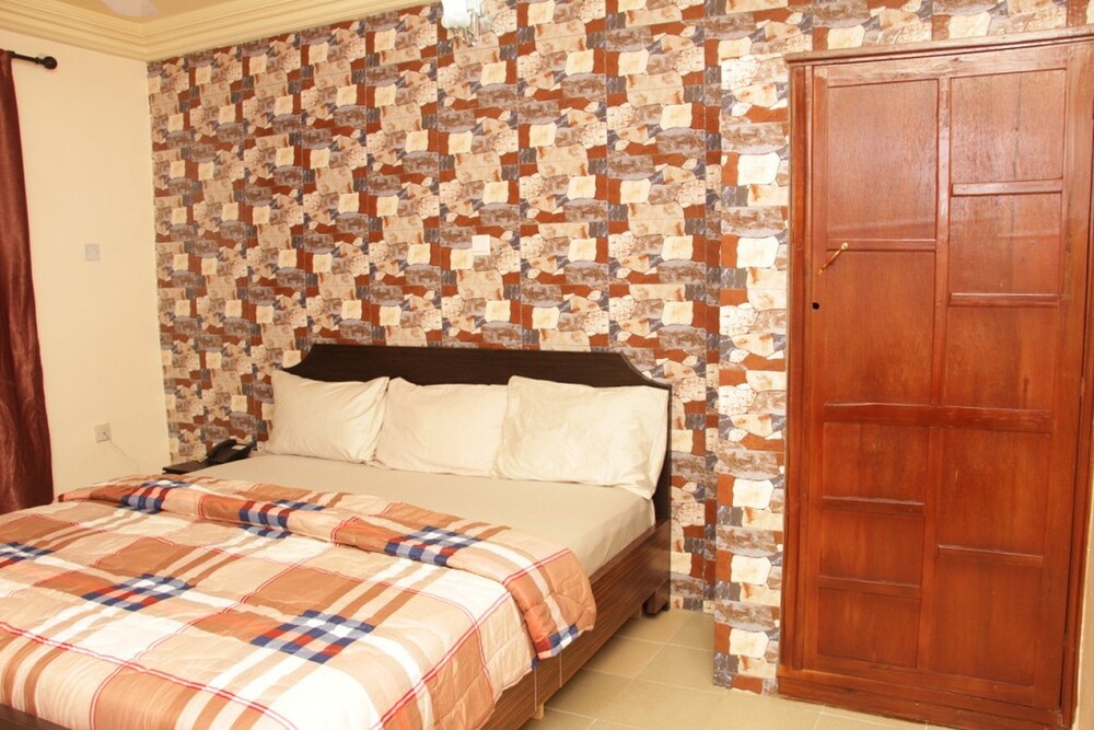 EXECUTIVE, SUITE