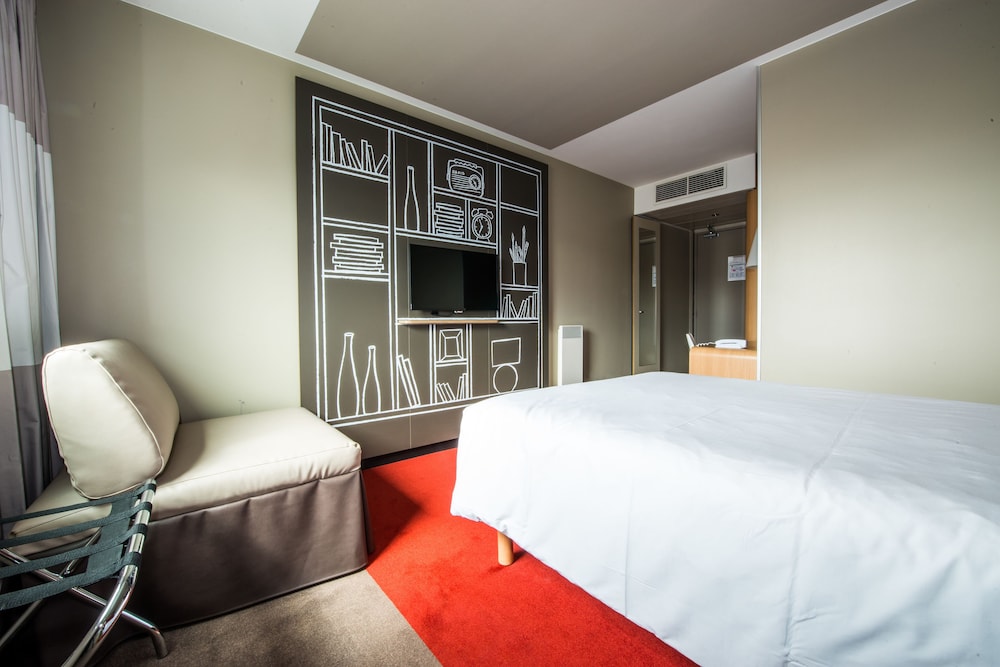 Ibis Nanterre La Defense 16/78