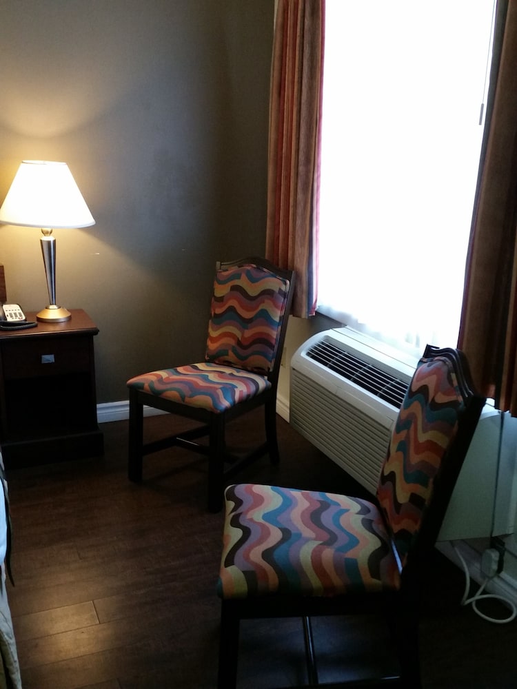 Super 8 by Wyndham Brockville 19/42