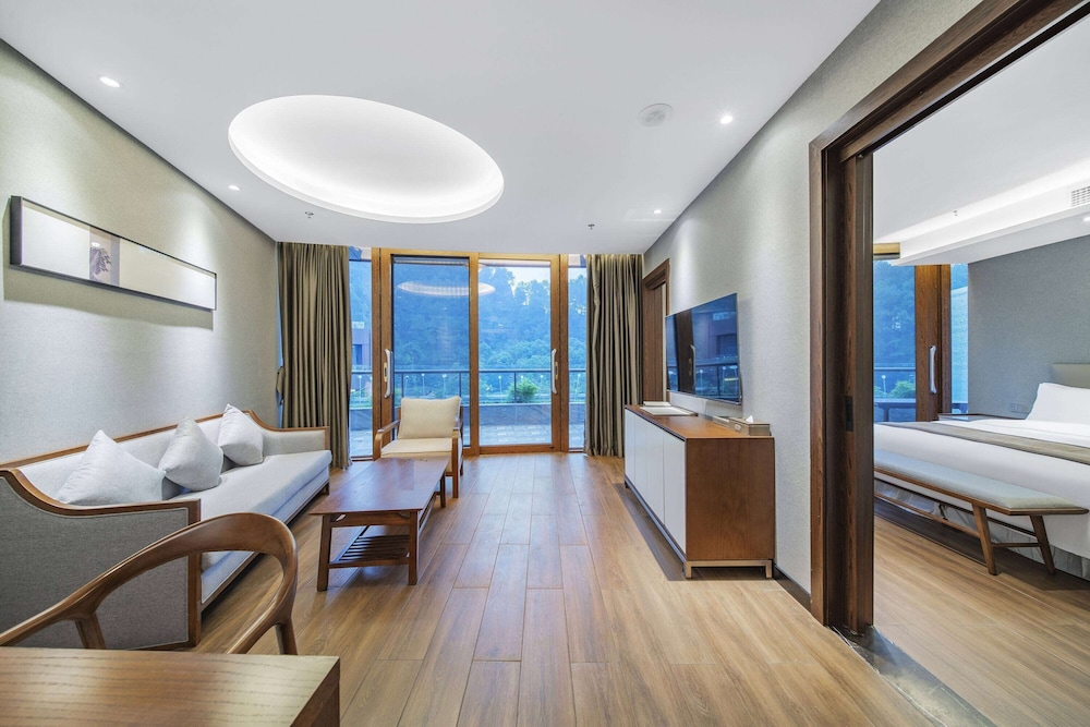 Howard Johnson Lake Serenity Hotel Neijiang 13/46