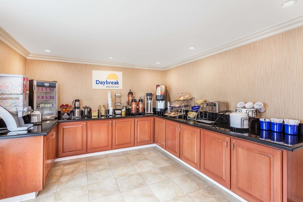 Days Inn by Wyndham Carlsbad 6/45