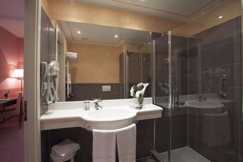 Savoia Hotel Regency 5/36