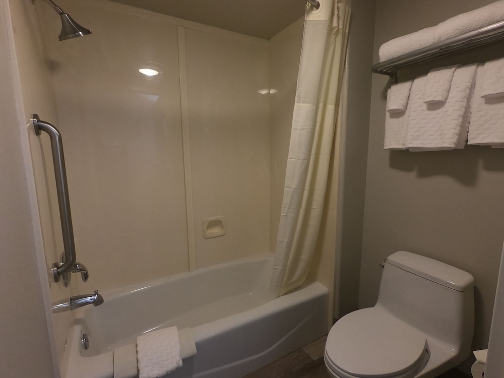 Best Western Inn & Suites Lemoore 9/36