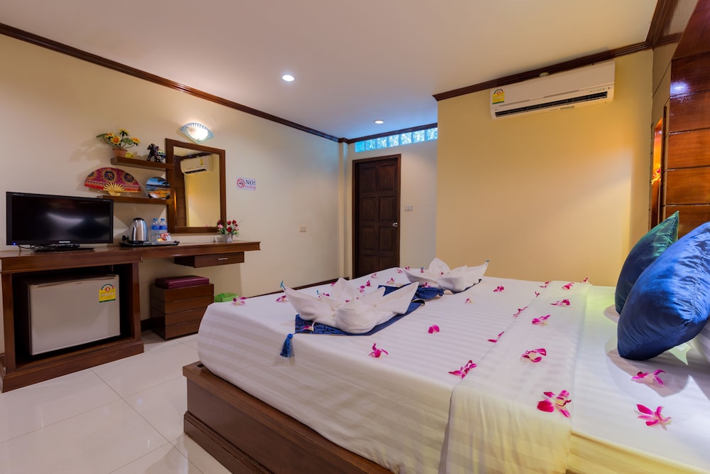 P R Patong Hotel 19/30