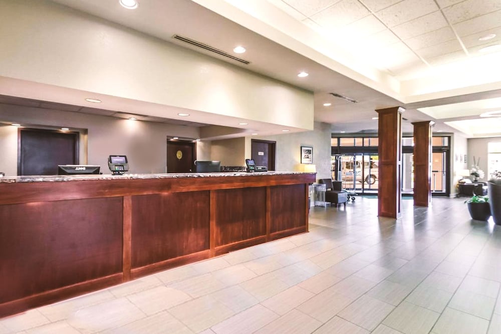Norwood Inn & Suites Milwaukee 4/43