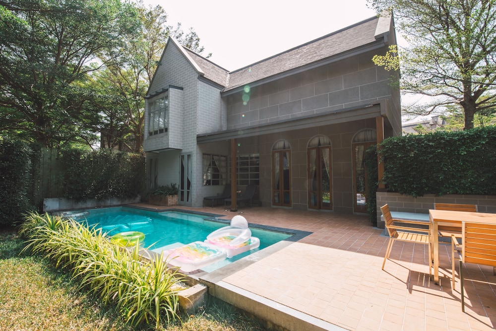 Thames Valley Khao Yai 43/50