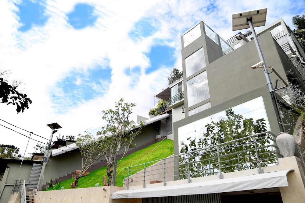 Sky Pavilion 2/70