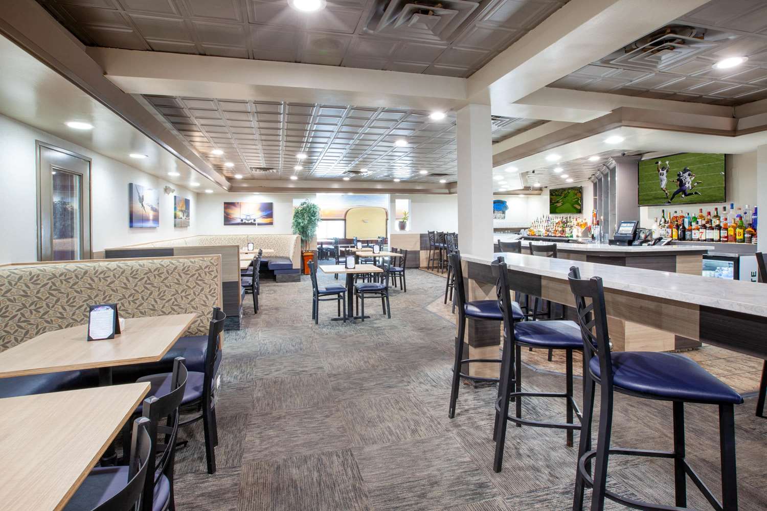 Wingate by Wyndham Detroit Metro Airport 25/44
