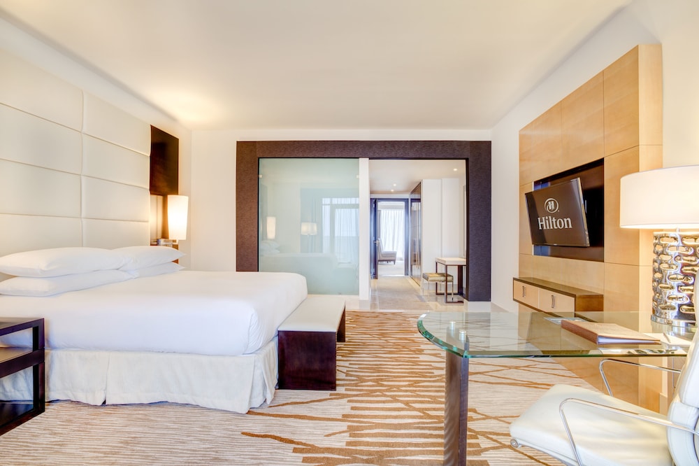 Hilton Panama 32/90