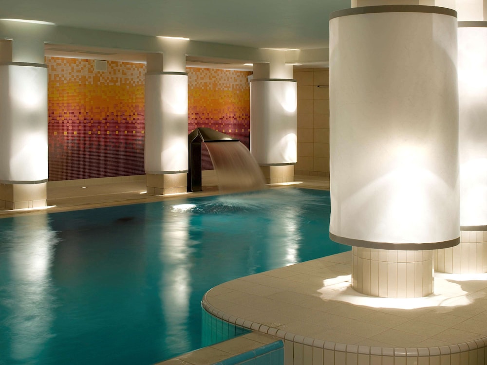 swimming pool spa