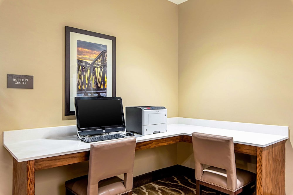 Comfort Inn & Suites Pine Bluff 25/29