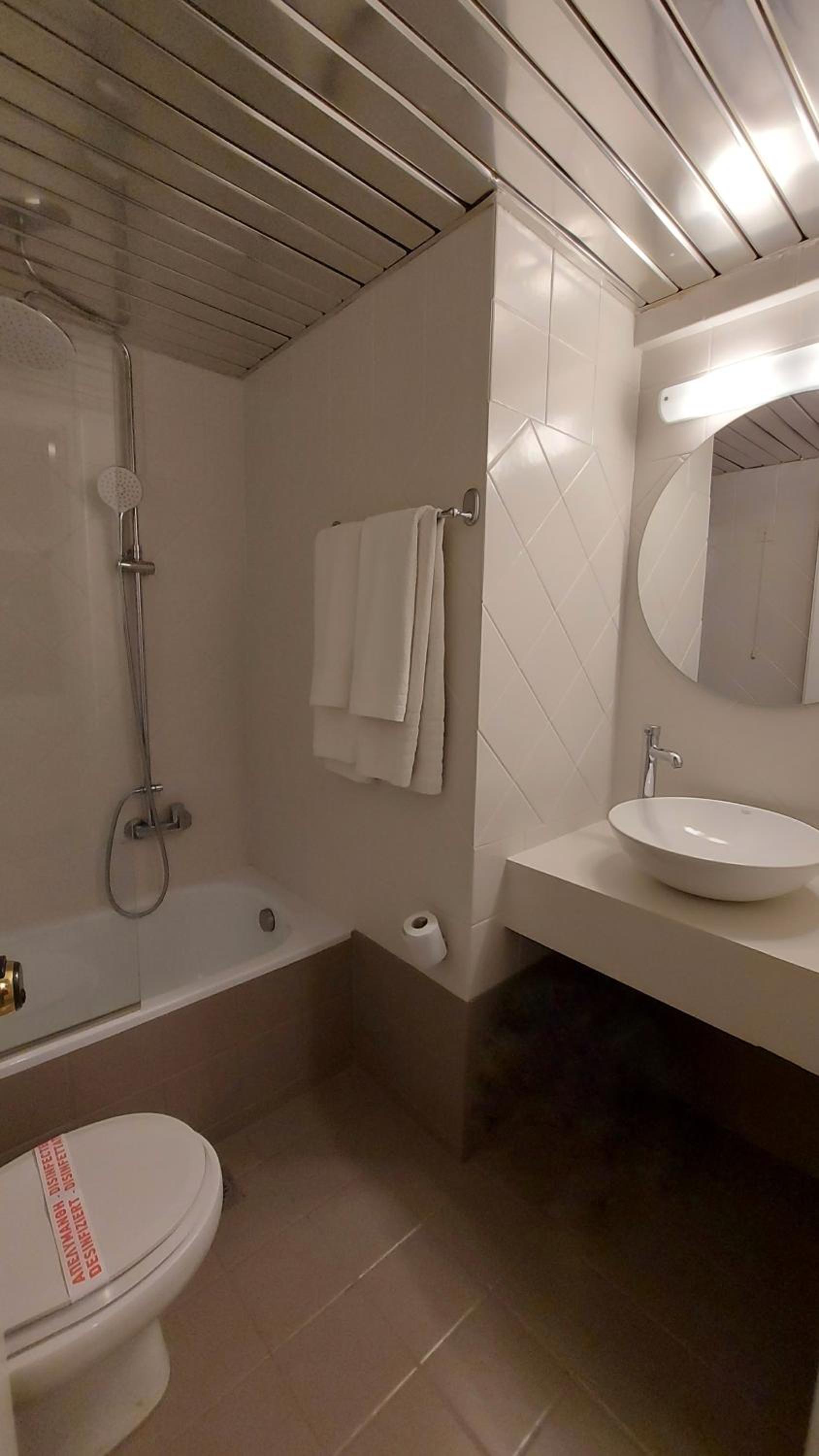 BEST WESTERN LINGOS HOTEL 54/55