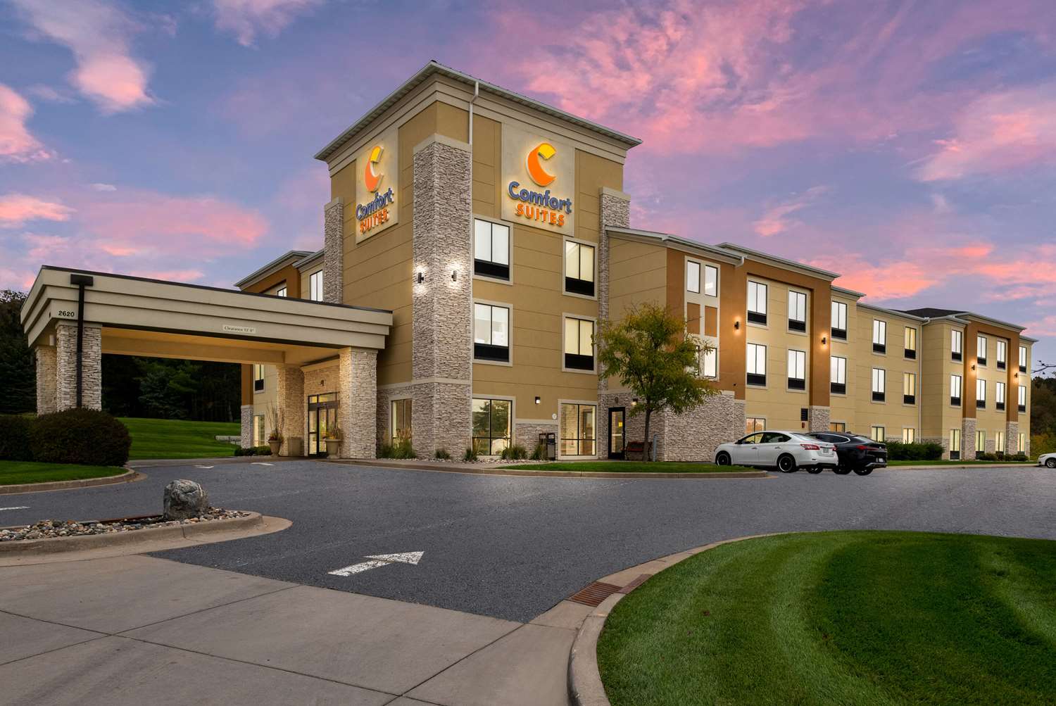 Comfort Suites Hudson I-94 Hudson WI 36/40
