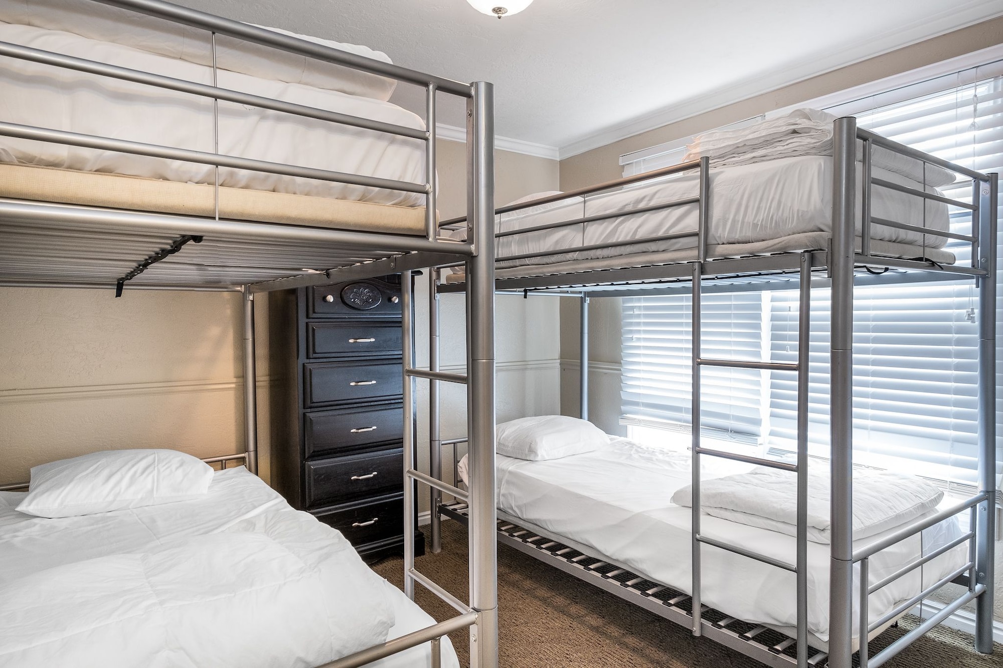 3 BEDROOMS, 2 BATHROOMS