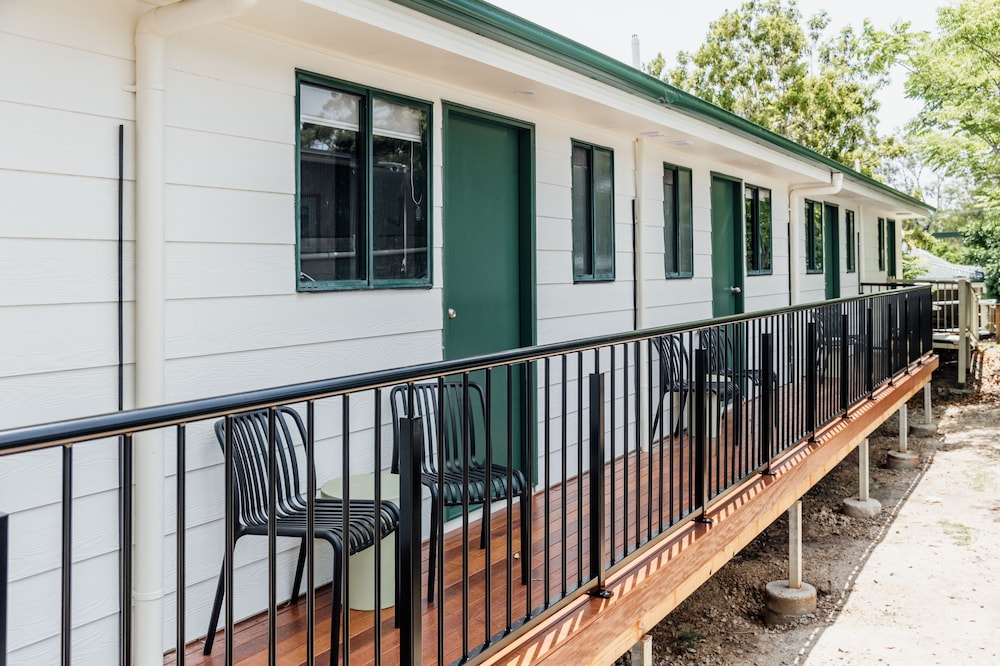 Wallaby Hotel 4/34