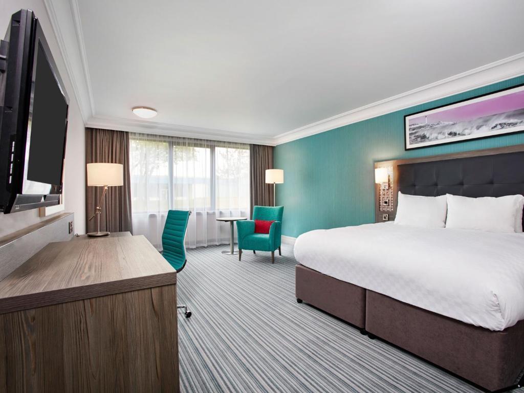 EXECUTIVE, KING BED