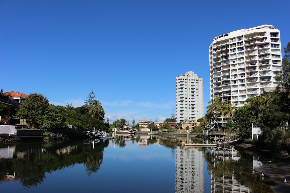 SURFERS RIVERSIDE APARTMENTS 32/43