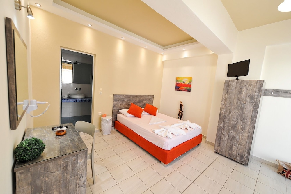 ROOM, DOUBLE BED