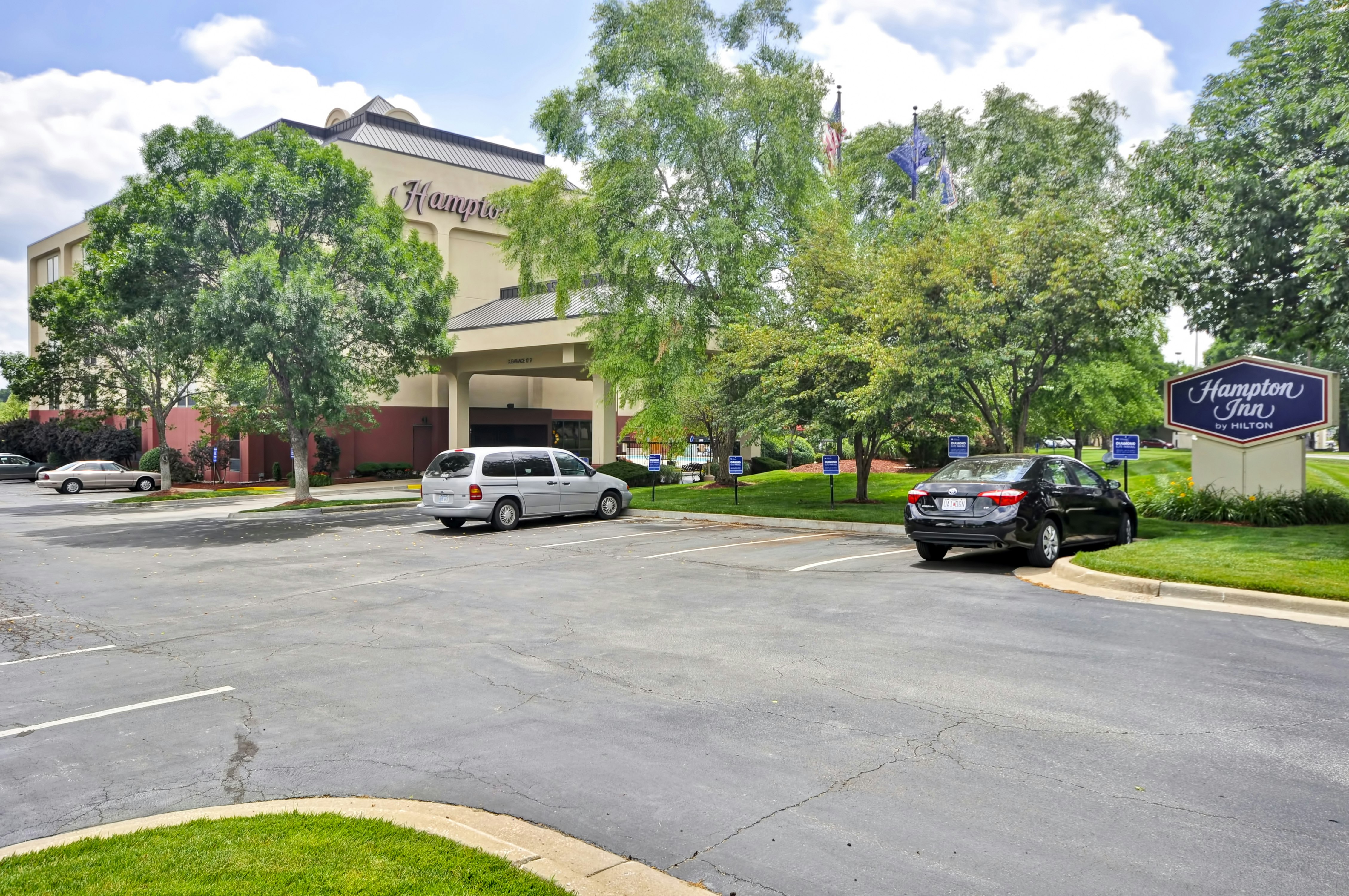 Hampton Inn Kansas City Overland Park 73/76