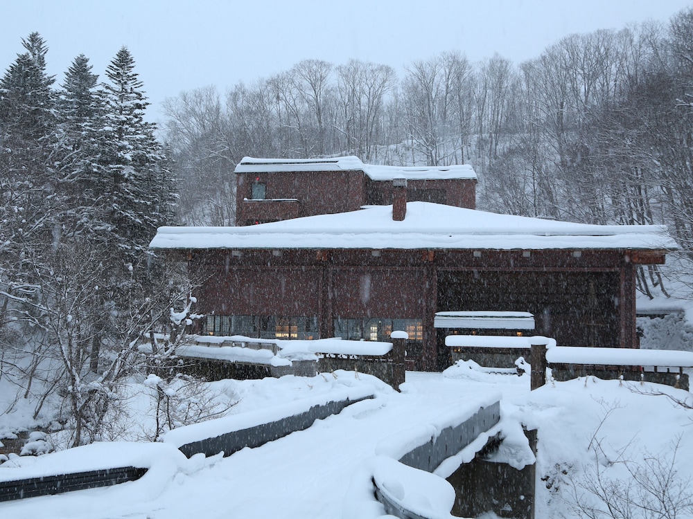 Niseko Konbu Onsen Tsuruga Besso Moku No Sho 2/70