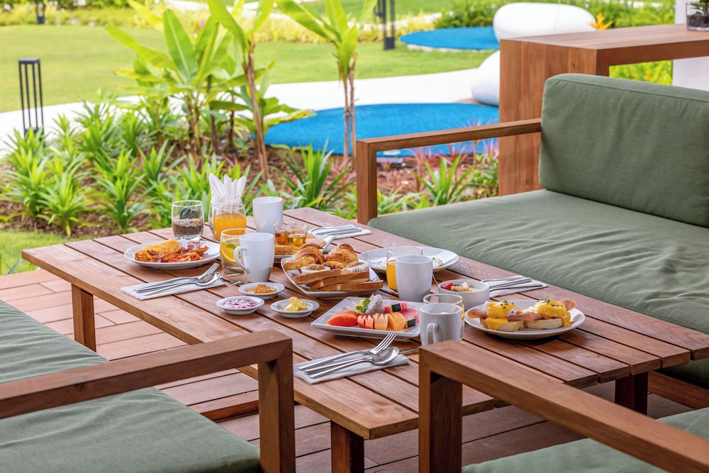 Outrigger Khao Lak Beach Resort 36/50