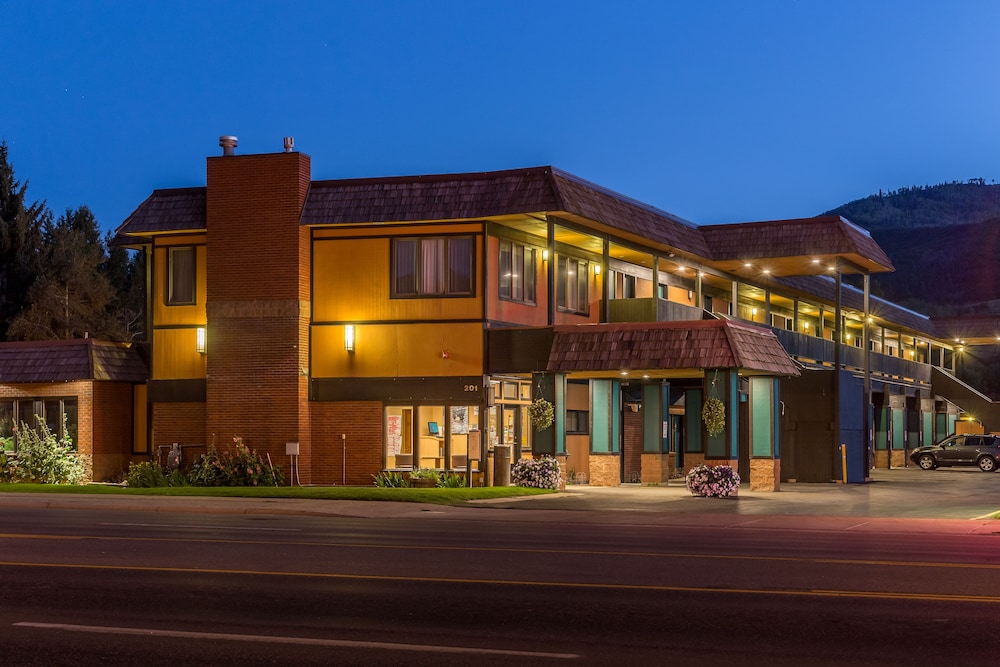 Rabbit Ears Motel 2/49