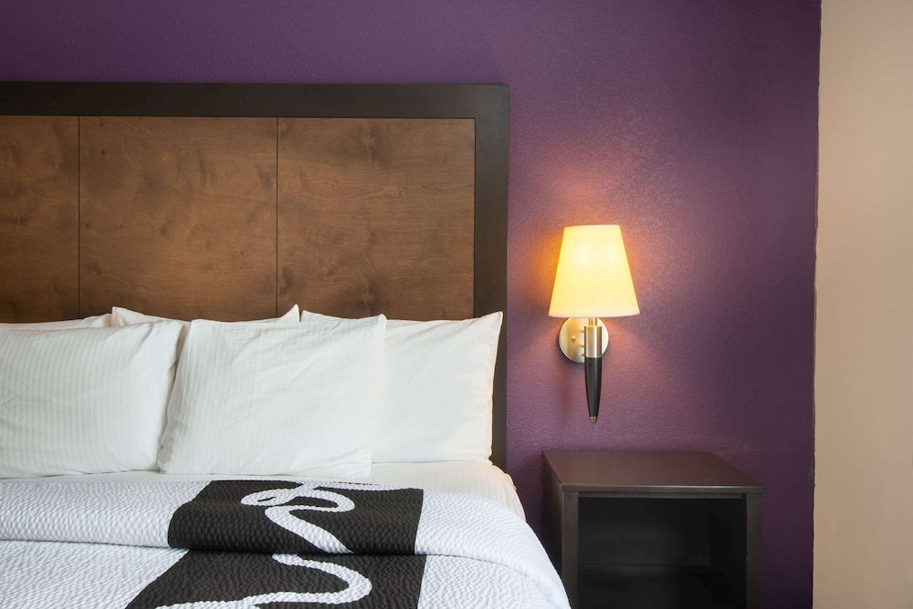 La Quinta Inn & Suites by Wyndham Erie 27/51