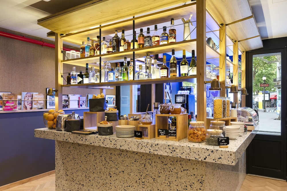Oh La La Hotel Bar Paris Bastille 25/30