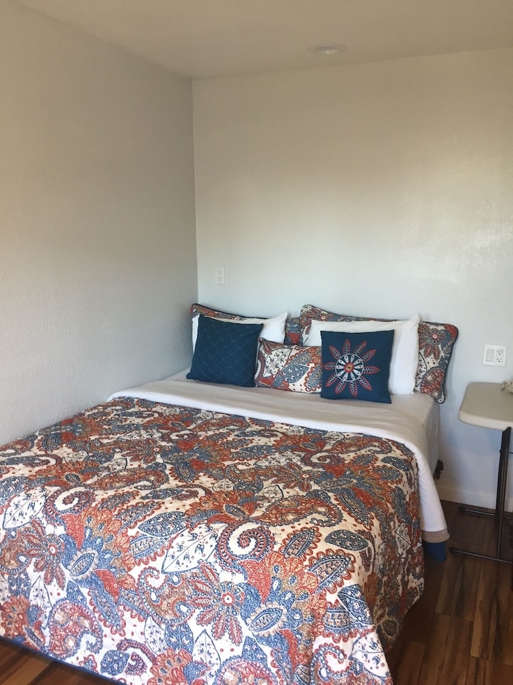 Berkeley Inn 15/50