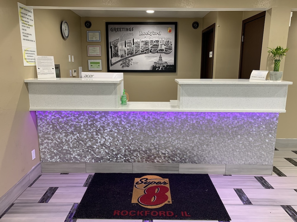 Super 8 By Wyndham Rockford 3/50
