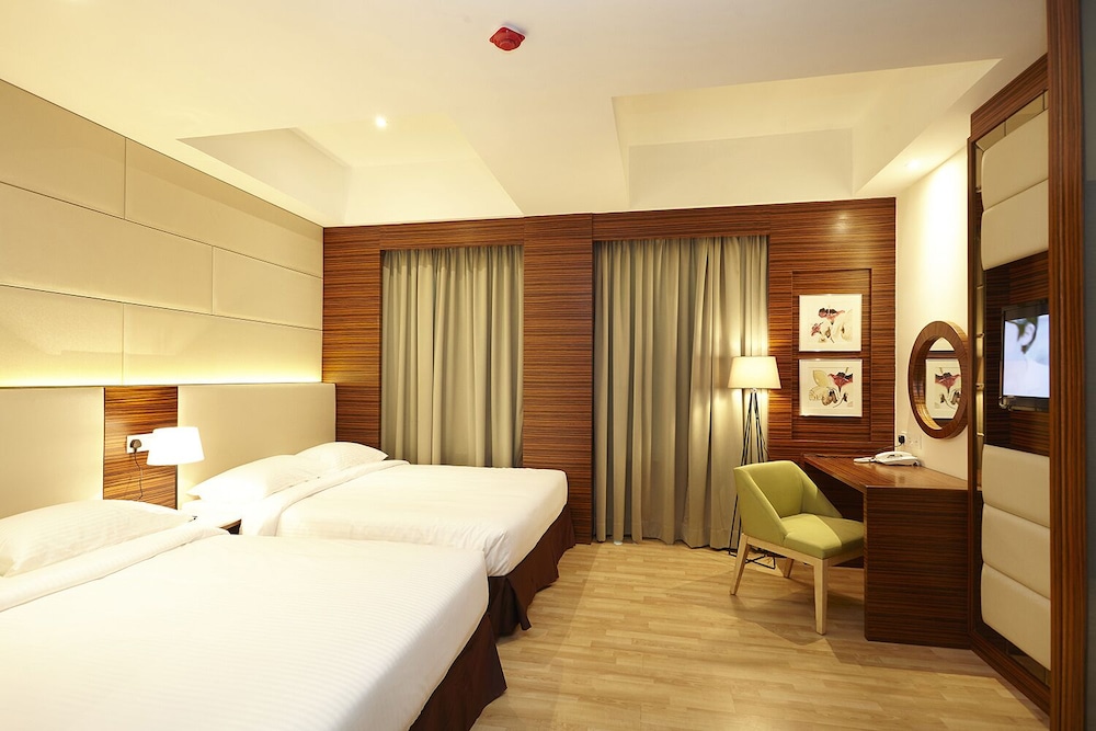 Hotel Six Seasons 10/50