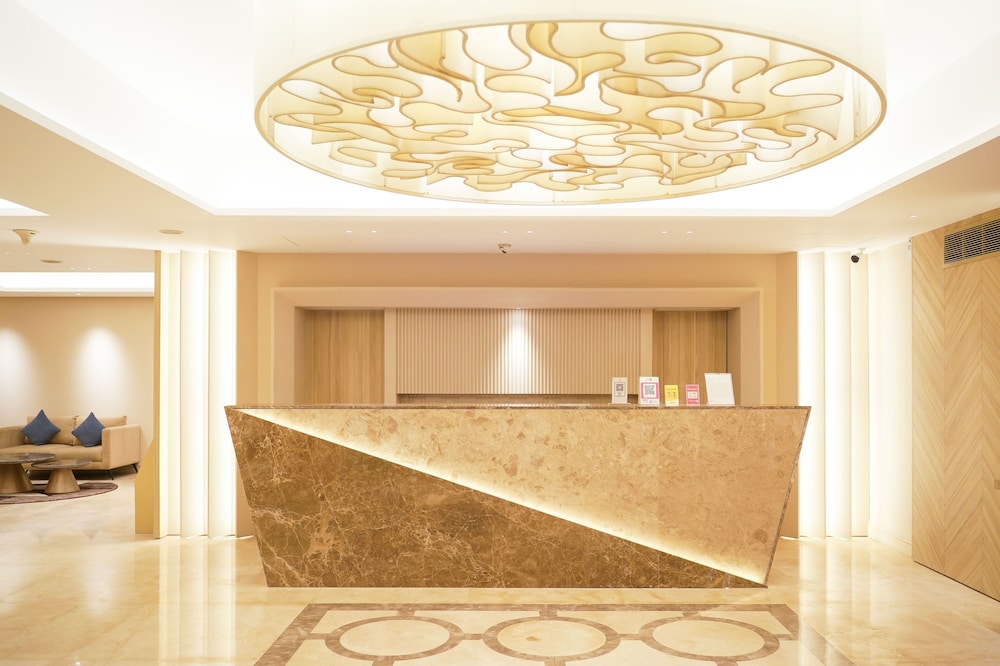 Royal Park Residence Hotel 10/75