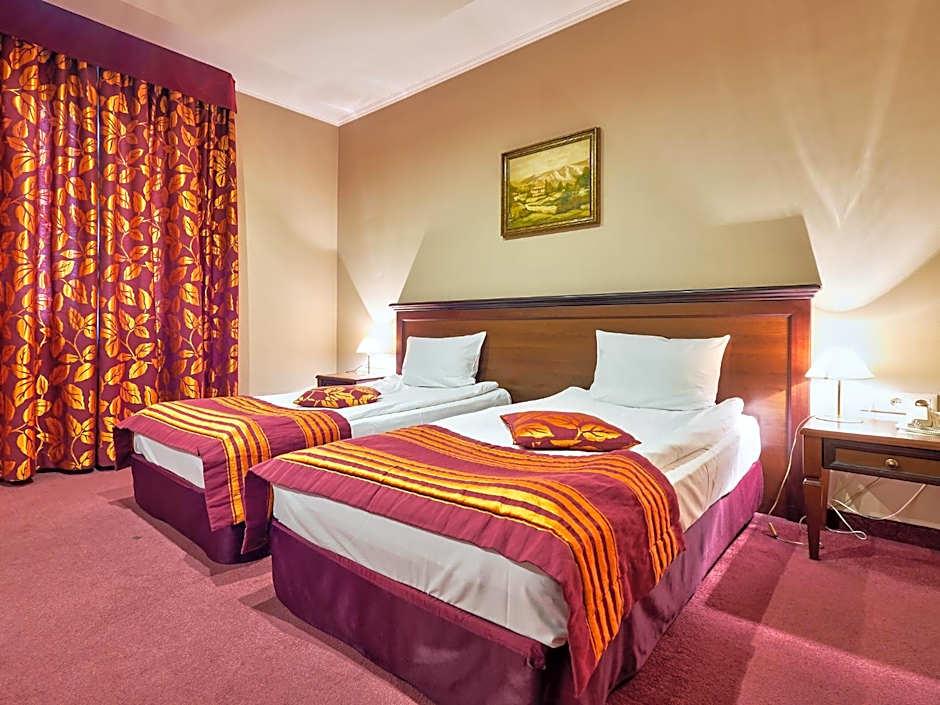 Yantra Grand Hotel 12/57