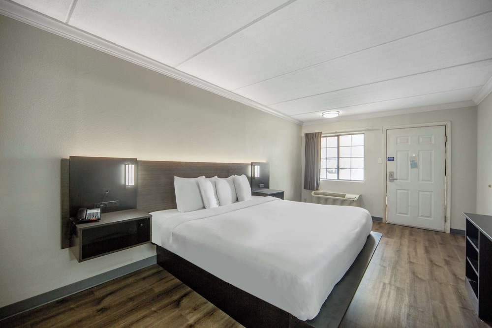 Motel6 San Antonio, TX – I-35 North Corridor 21/37