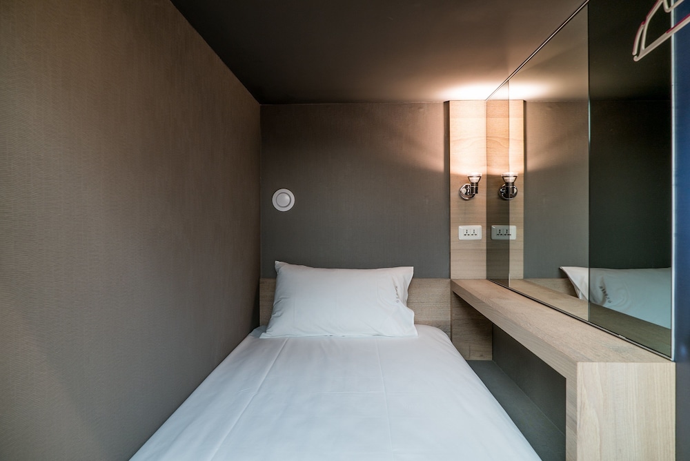 FEMALE DORM, FEMALE ONLY, ECONOMY