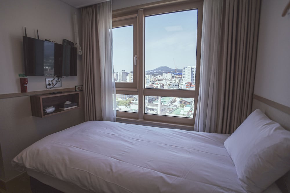 Hotel Kenny Seogwipo 10/66