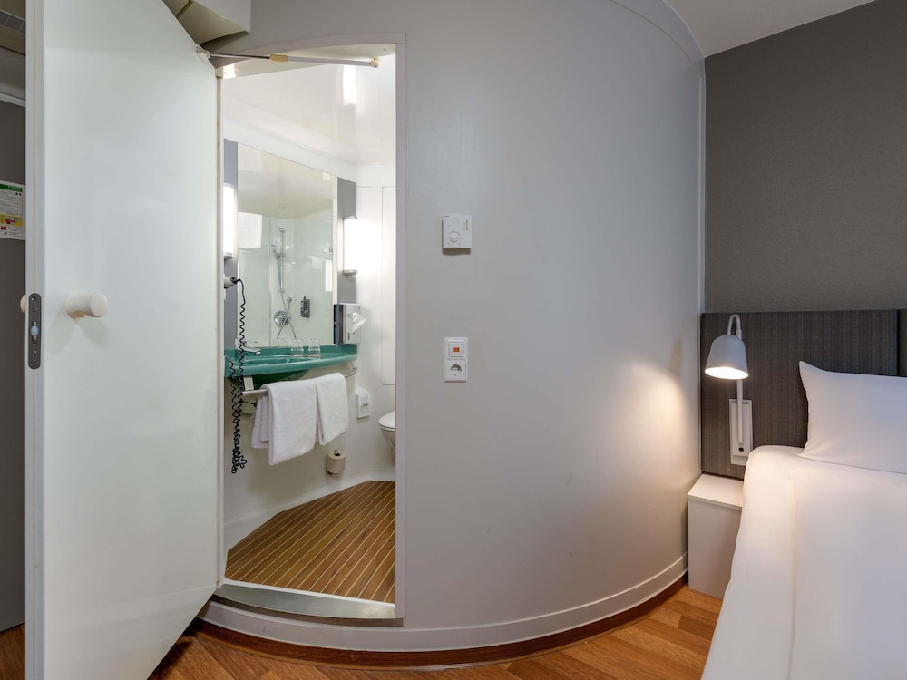 Ibis Cologne Airport Hotel 50/50