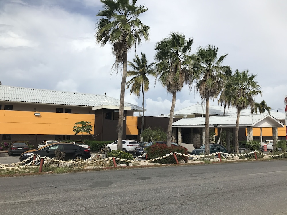 Curacao Airport Hotel 5/50